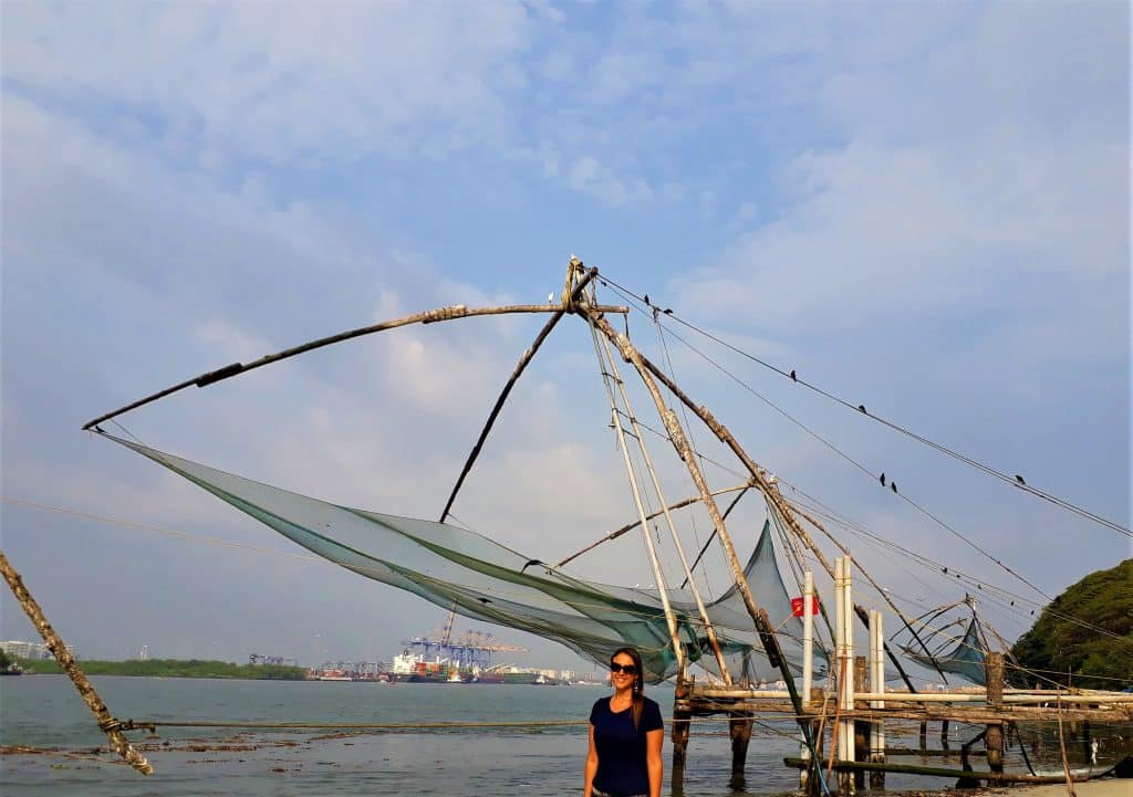 Gilsimara Caresia nas tradicionais redes de pesca de Kochi e1544762392987