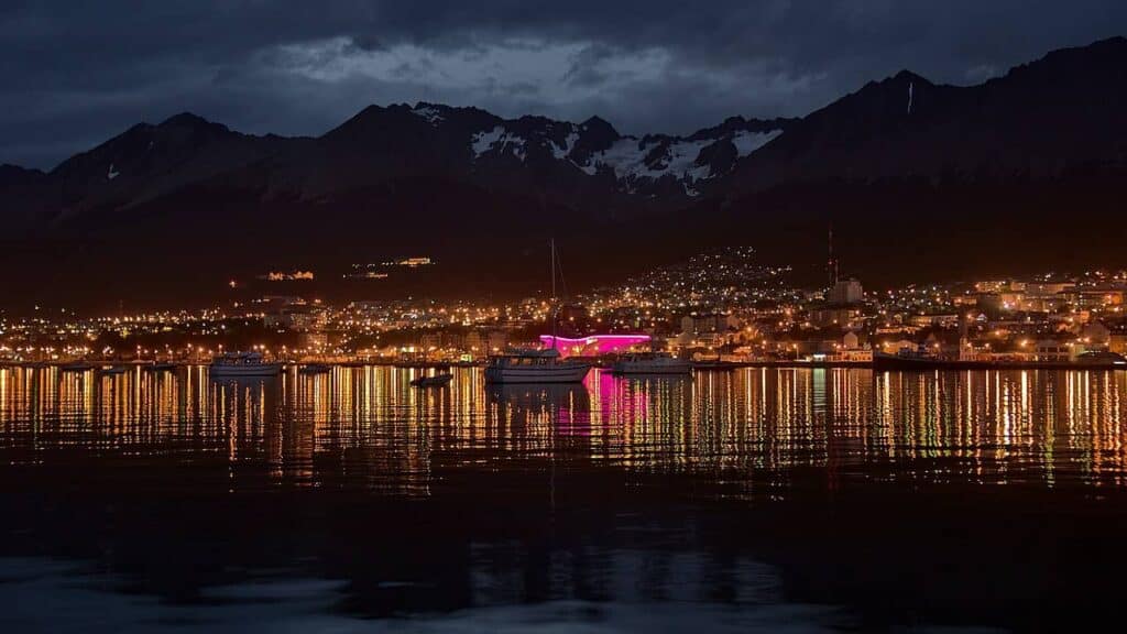 1280px Ushuaia by night 20120115 225053 1