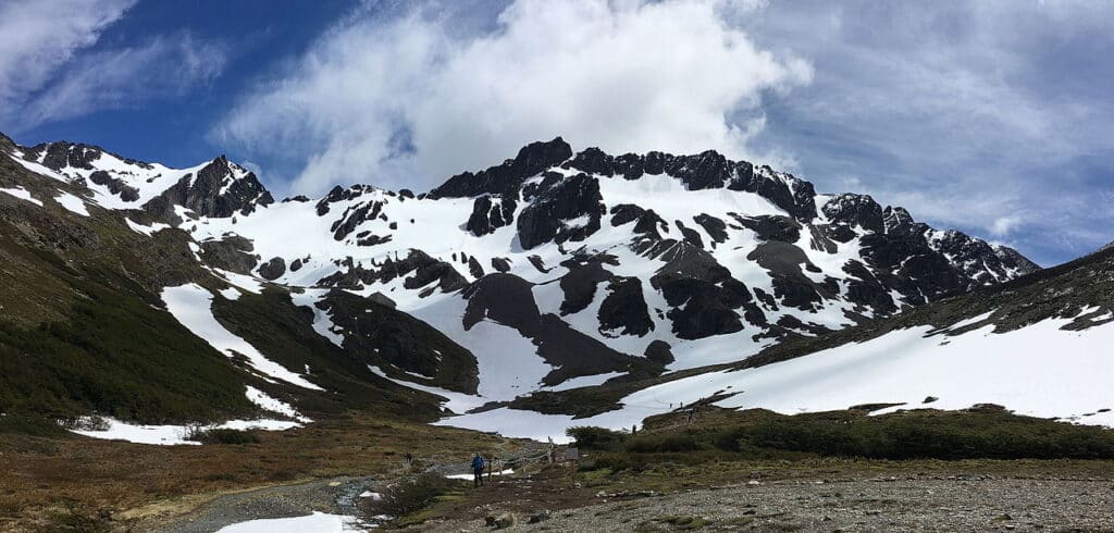 Argentina em Dezembro - A geleira Martial nas montanhas Martial em Ushuaia, Argentina  - Foto: Fredlyfish4 - Wikimedia Commons